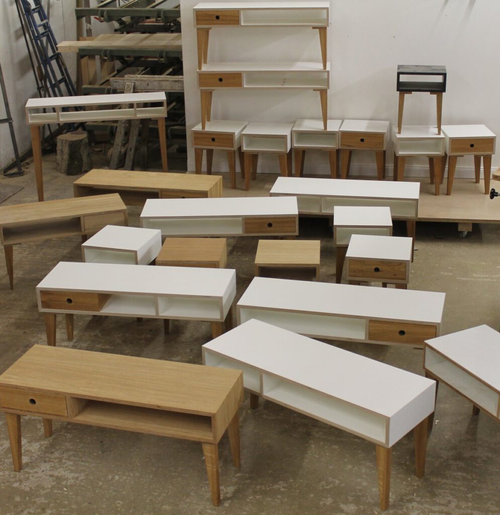 Hocker und Bank mit Stauraum