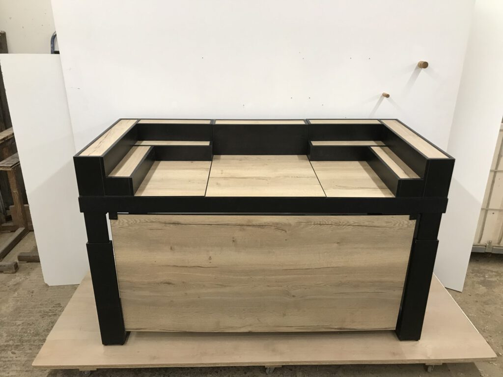 Höhenverstellbarer Catering-Tisch