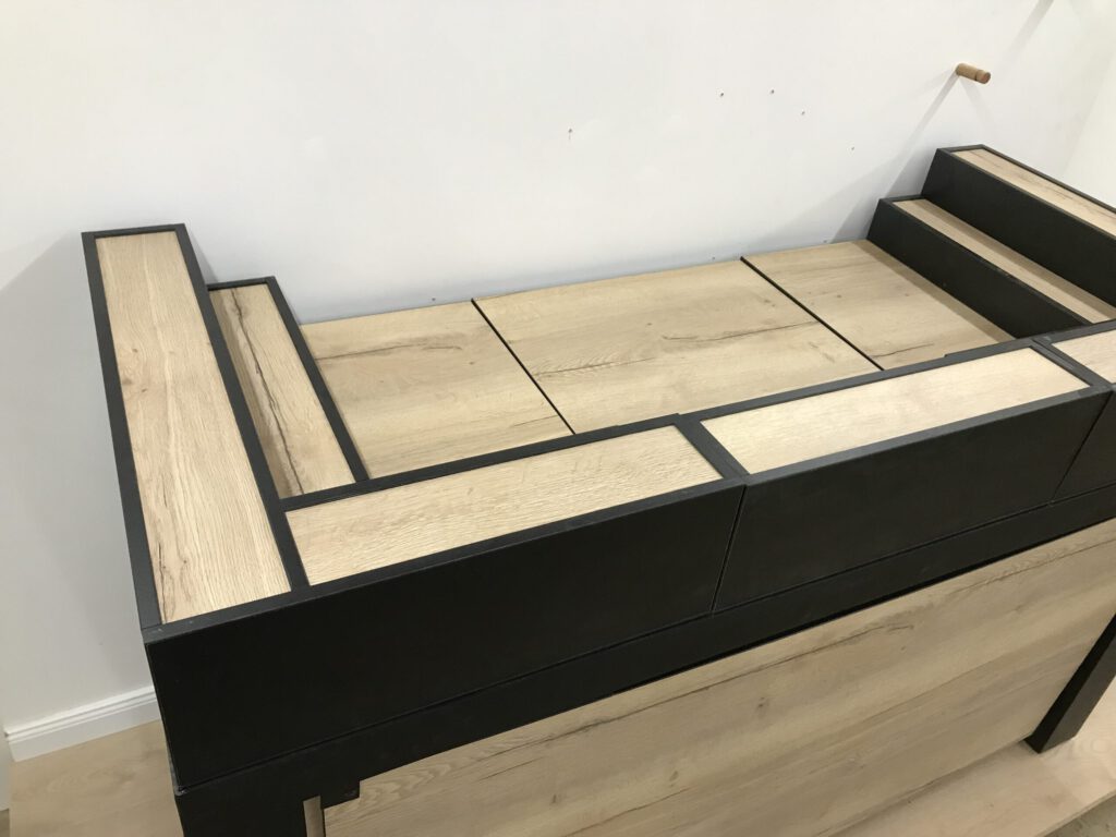 Höhenverstellbarer Catering-Tisch