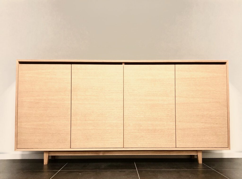 Bookrider, Sideboard