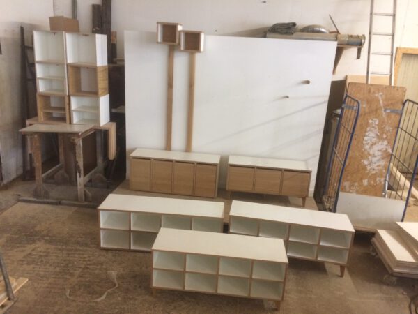 Schuhbänke in der Werkstatt