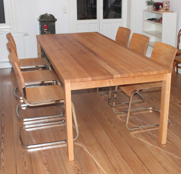 Esszimmertisch