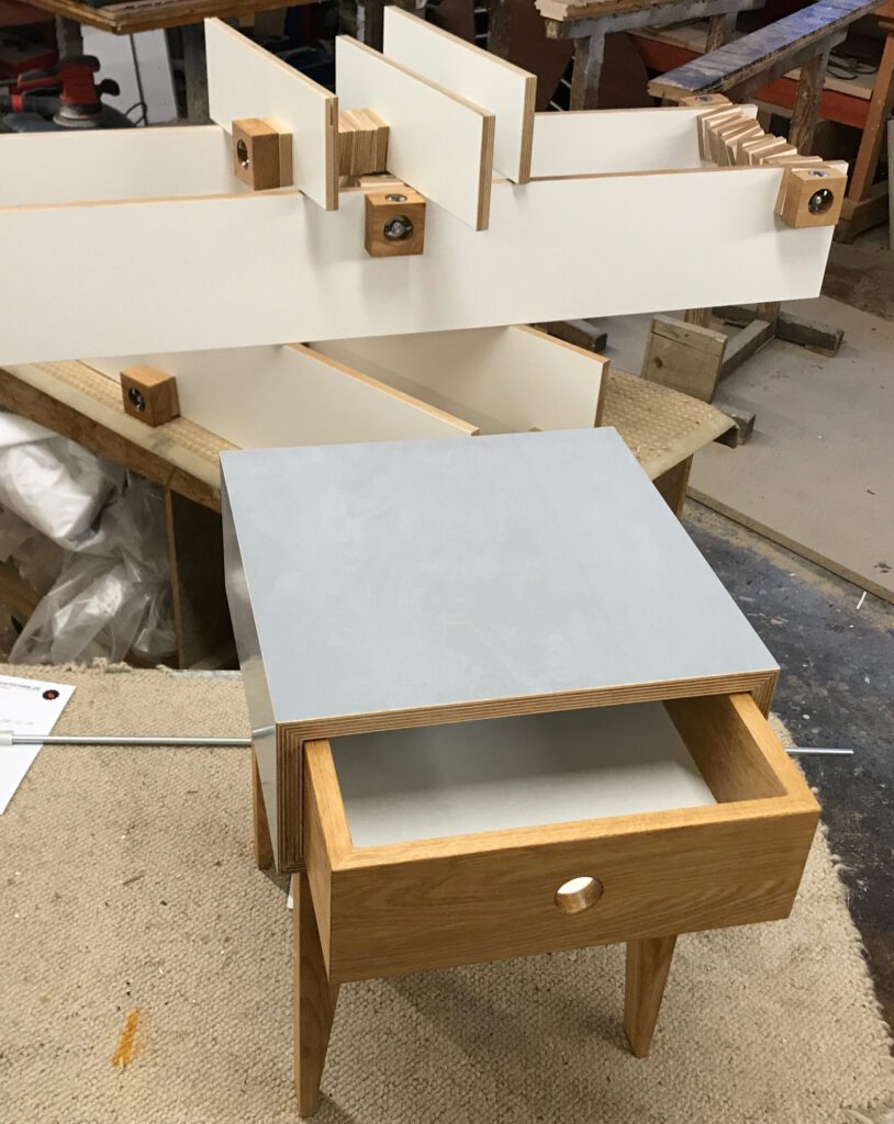 Hocker mit Stauraum