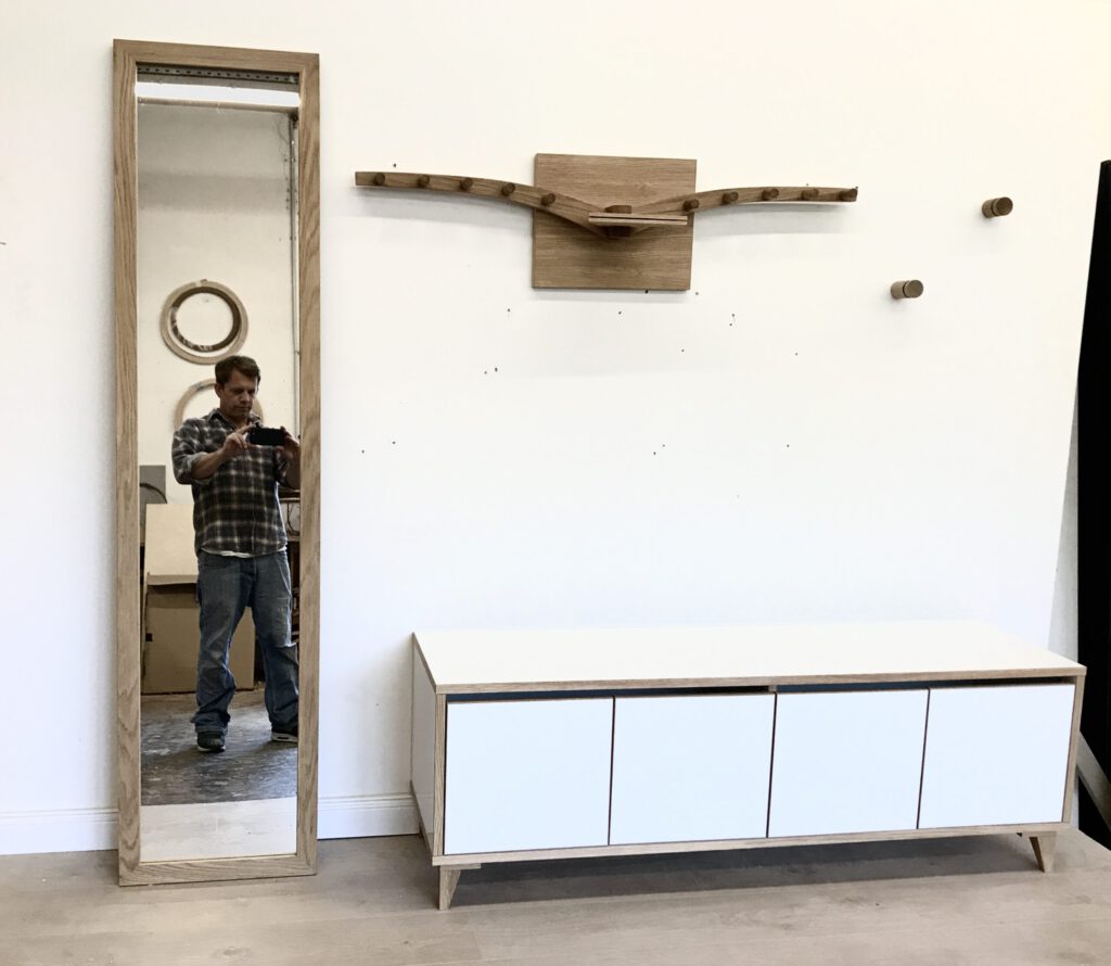 Schuhbank mit Garderobe