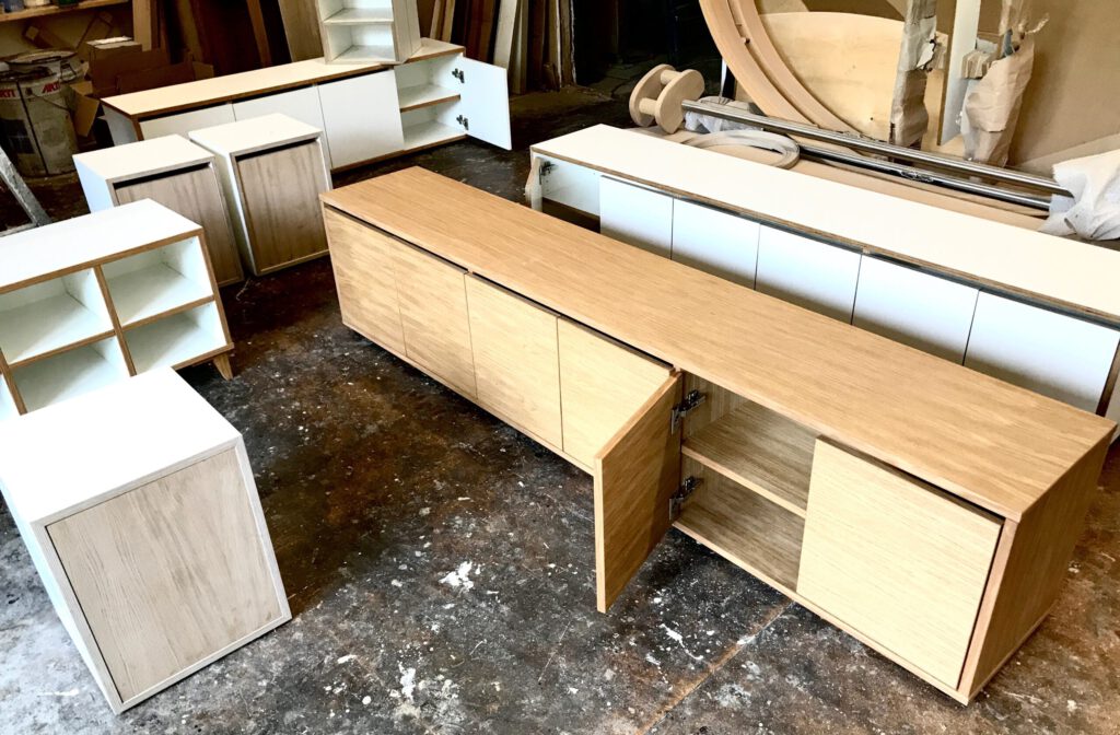 Schuhbänke in der Werkstatt