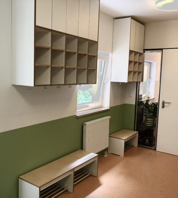 Schul-Garderobe