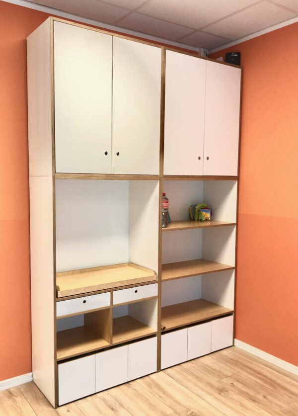 Kita-Arbeitsschrank, mit Schreibtisch, Ablagefächern und viel Stauraum