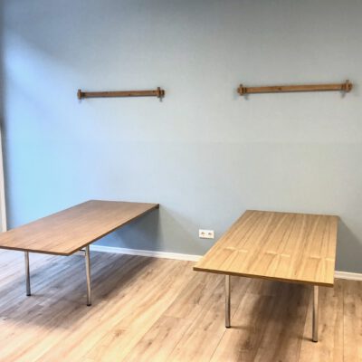 Kita-Klapptisch, ausgeklappt, Holz mit Metallbeinen