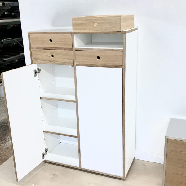 Schuhschrank Brad 84, geöffnet, Ablageböden, viel Stauraum für Schuhe