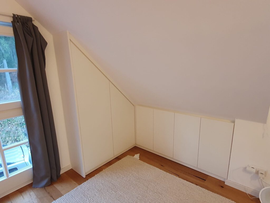 Dachschrägenschrank