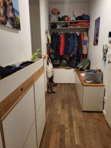 Schuhkippe Mortimer im Flur