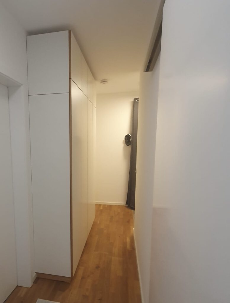 Einzelanfertigung Wandschrank im Flur